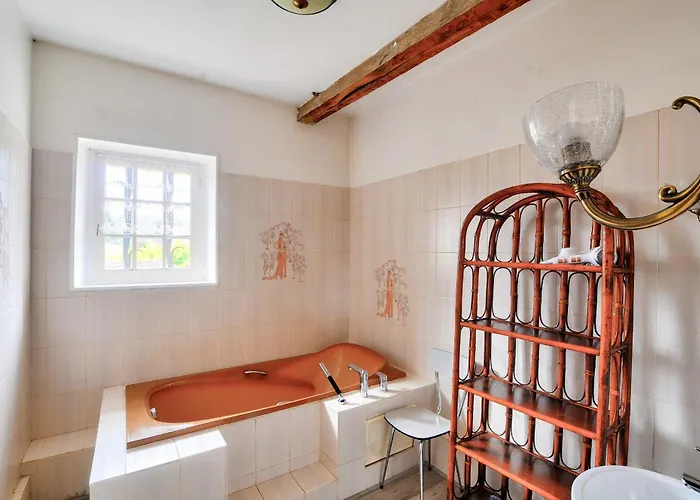 Maison En Pierre Avec Terrasse, Ideal Pour 4 *