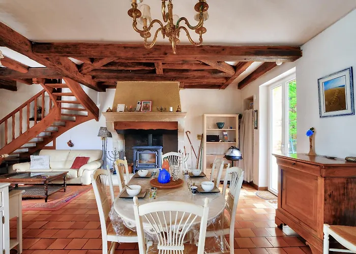 Vakantiehuis Maison En Pierre Avec Terrasse, Ideal Pour 4