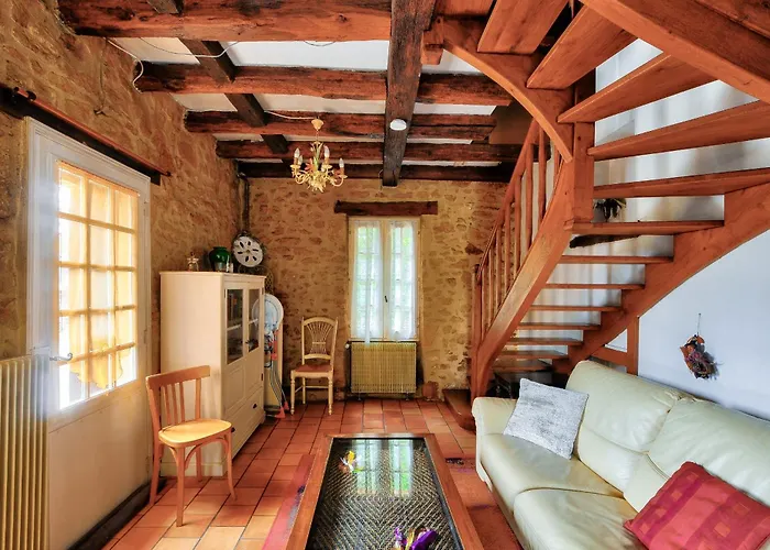 Maison En Pierre Avec Terrasse, Ideal Pour 4