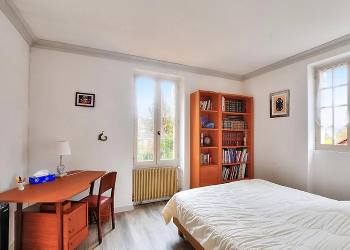 Vakantiehuis Maison En Pierre Avec Terrasse, Ideal Pour 4